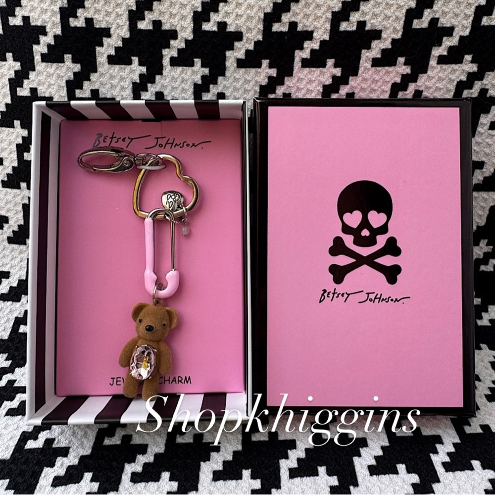 NIB🐻 Betsey Johnson Teddy Bear Pink Gem Bag Charm Key Chain. silver hardware